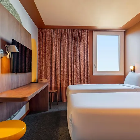 Ibis Styles Centre Hotel 3*